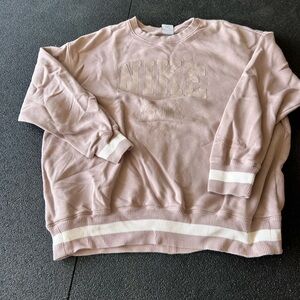 Super cute Nike sweat suit. Barely worn is in such great condition!!!